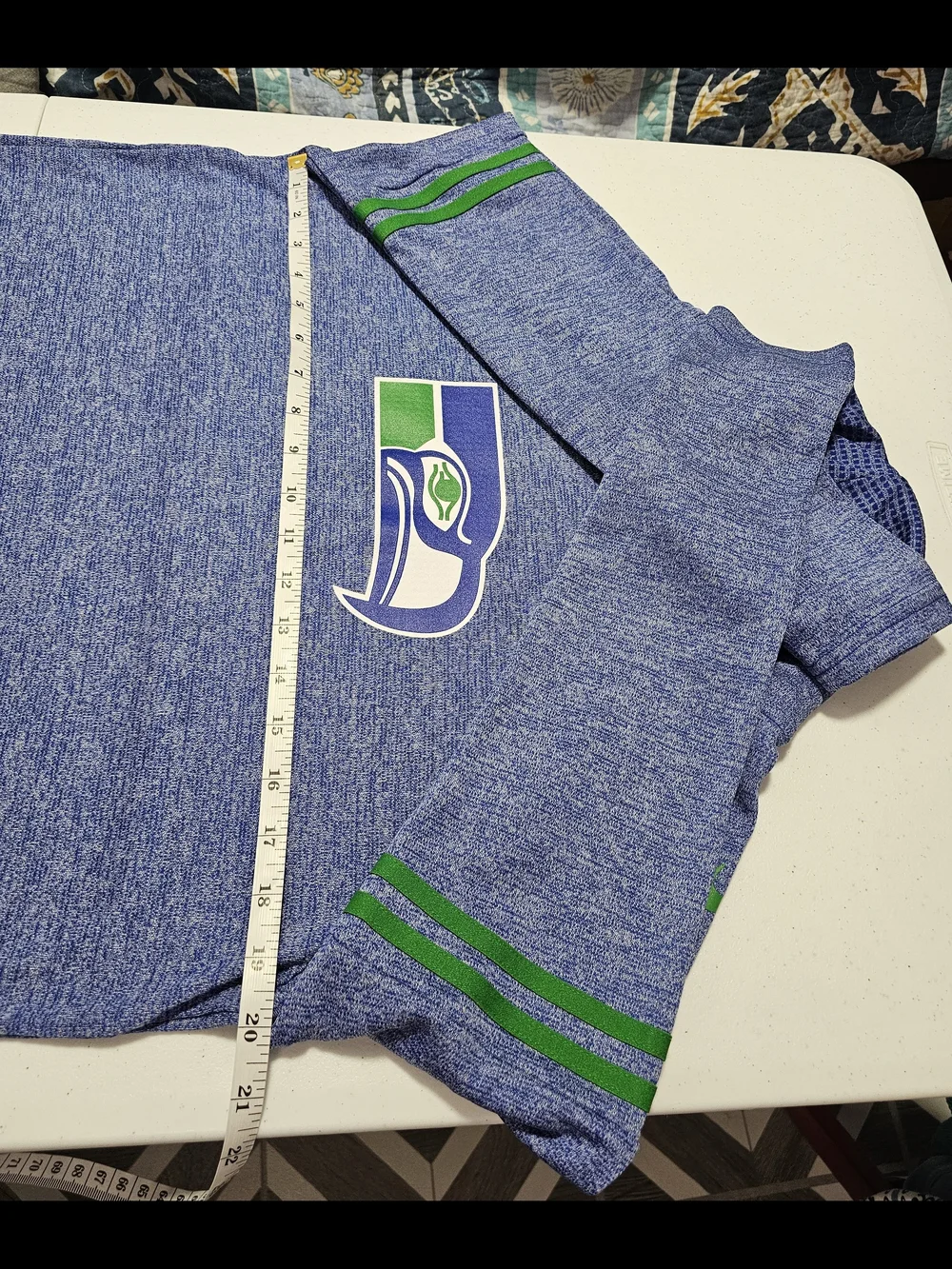 Nike NFL Team Apparel Seattle Seahawks Womens Funnel Neck Dry-Fit Size M